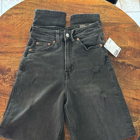 NWT H&M Mom Jeans - Picture 2 of 10